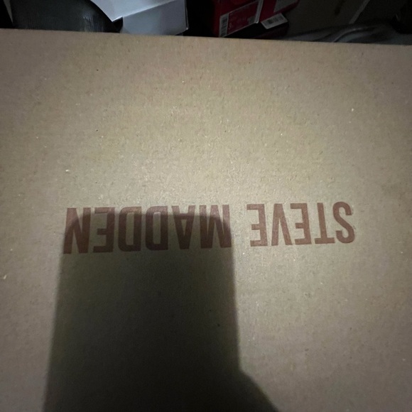 Steve Madden - Picture 3 of 11